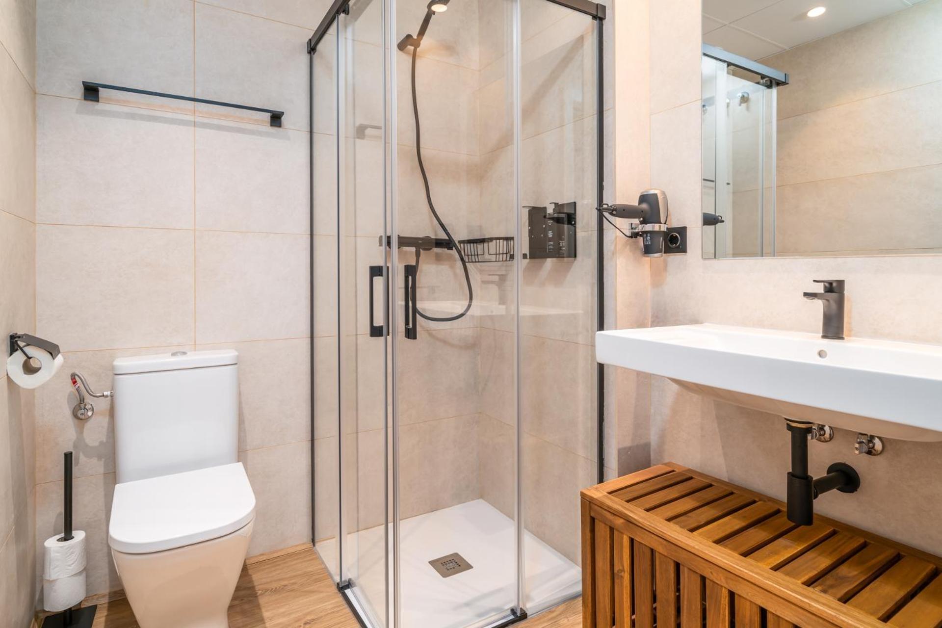 Limehome Barcelona Placa Pirineus * L'Hospitalet de Llobregat