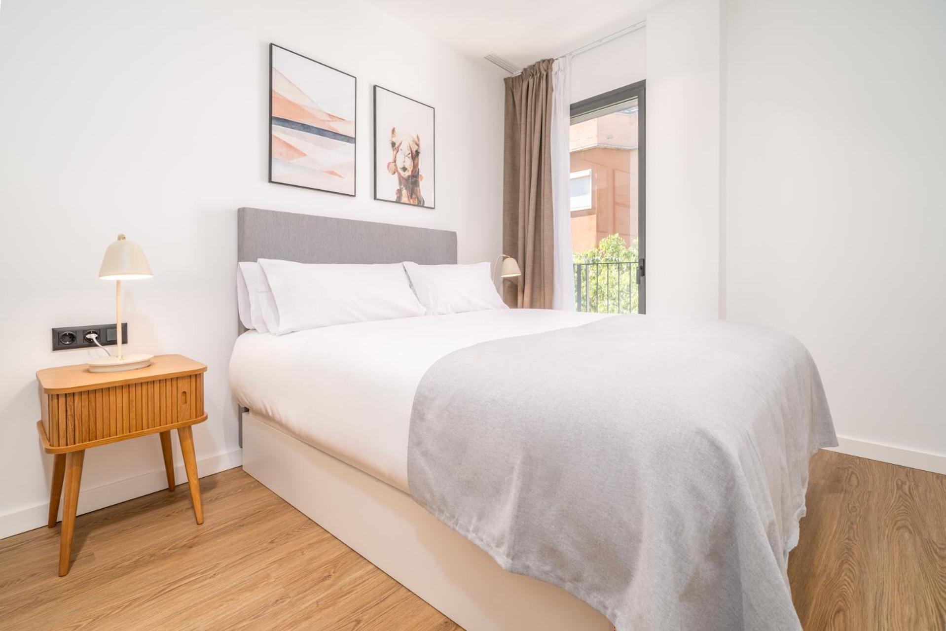 Limehome Barcelona Placa Pirineus * L'Hospitalet de Llobregat