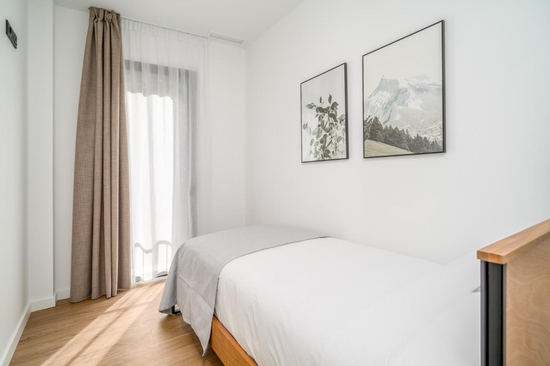 Limehome Barcelona Placa Pirineus Apartament