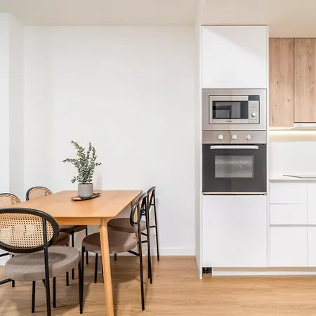 Limehome Barcelona Placa Pirineus L'Hospitalet de Llobregat Exterior photo