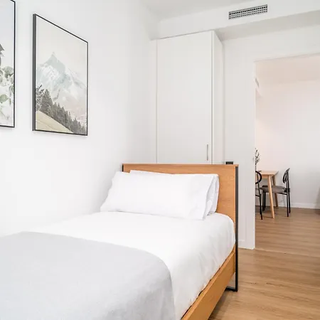 Limehome Barcelona Placa Pirineus L'Hospitalet de Llobregat Exterior photo