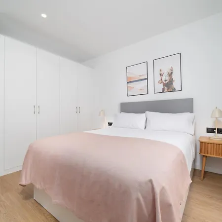 Limehome Barcelona Placa Pirineus L'Hospitalet de Llobregat Exterior photo