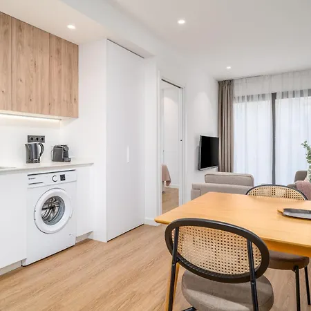 Limehome Barcelona Placa Pirineus L'Hospitalet de Llobregat Exterior photo