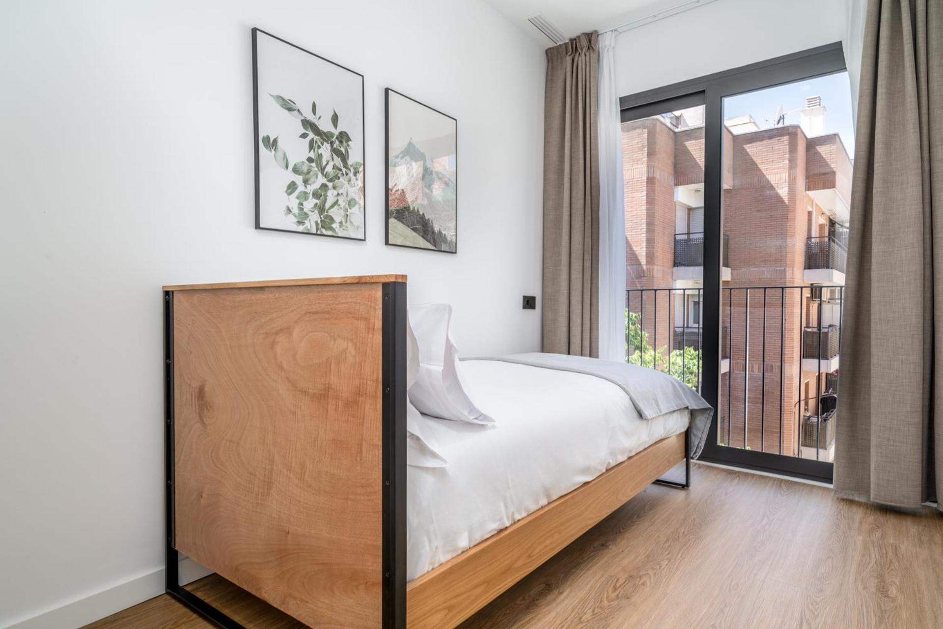 Limehome Barcelona Placa Pirineus L'Hospitalet de Llobregat