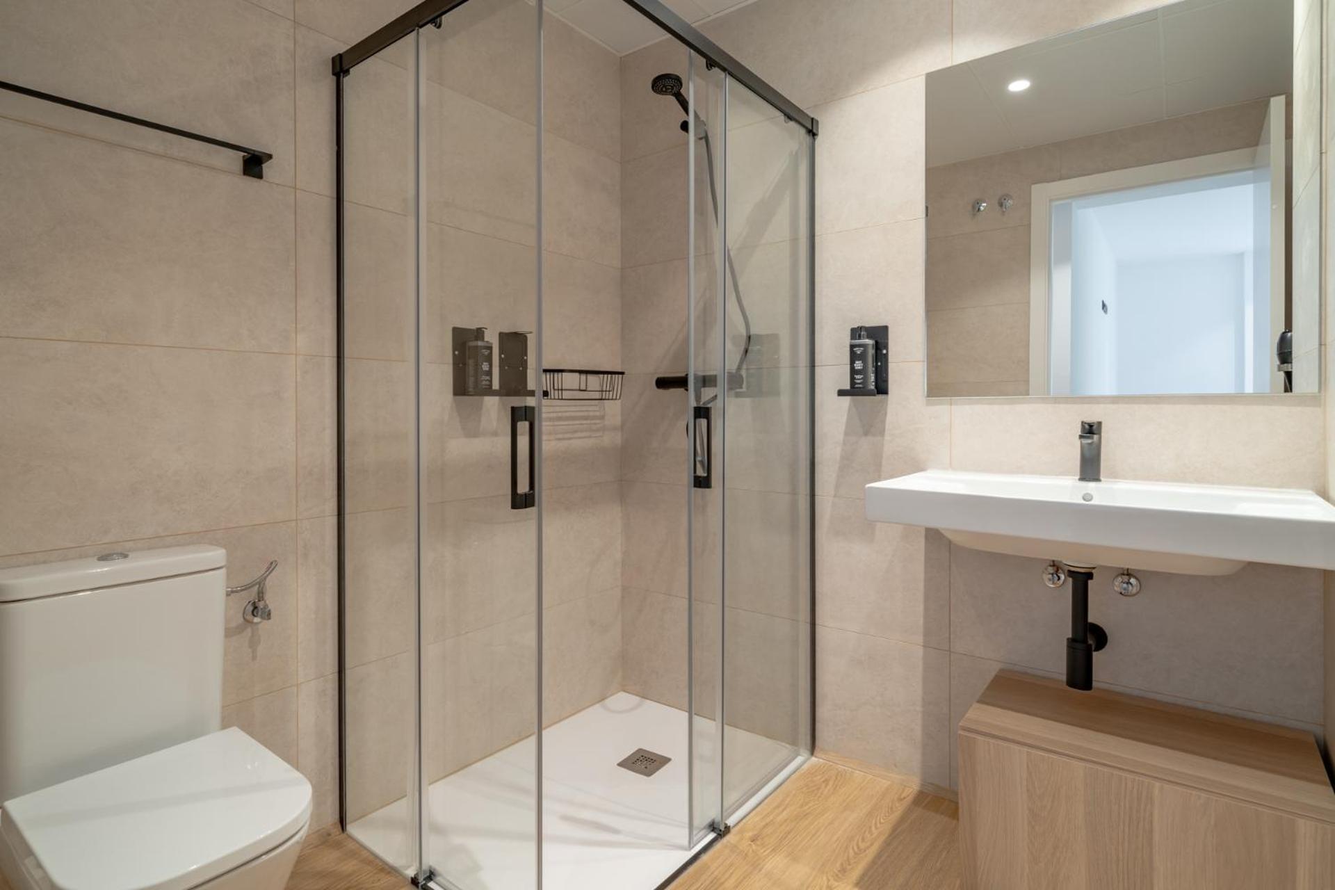 Limehome Barcelona Placa Pirineus Apartment