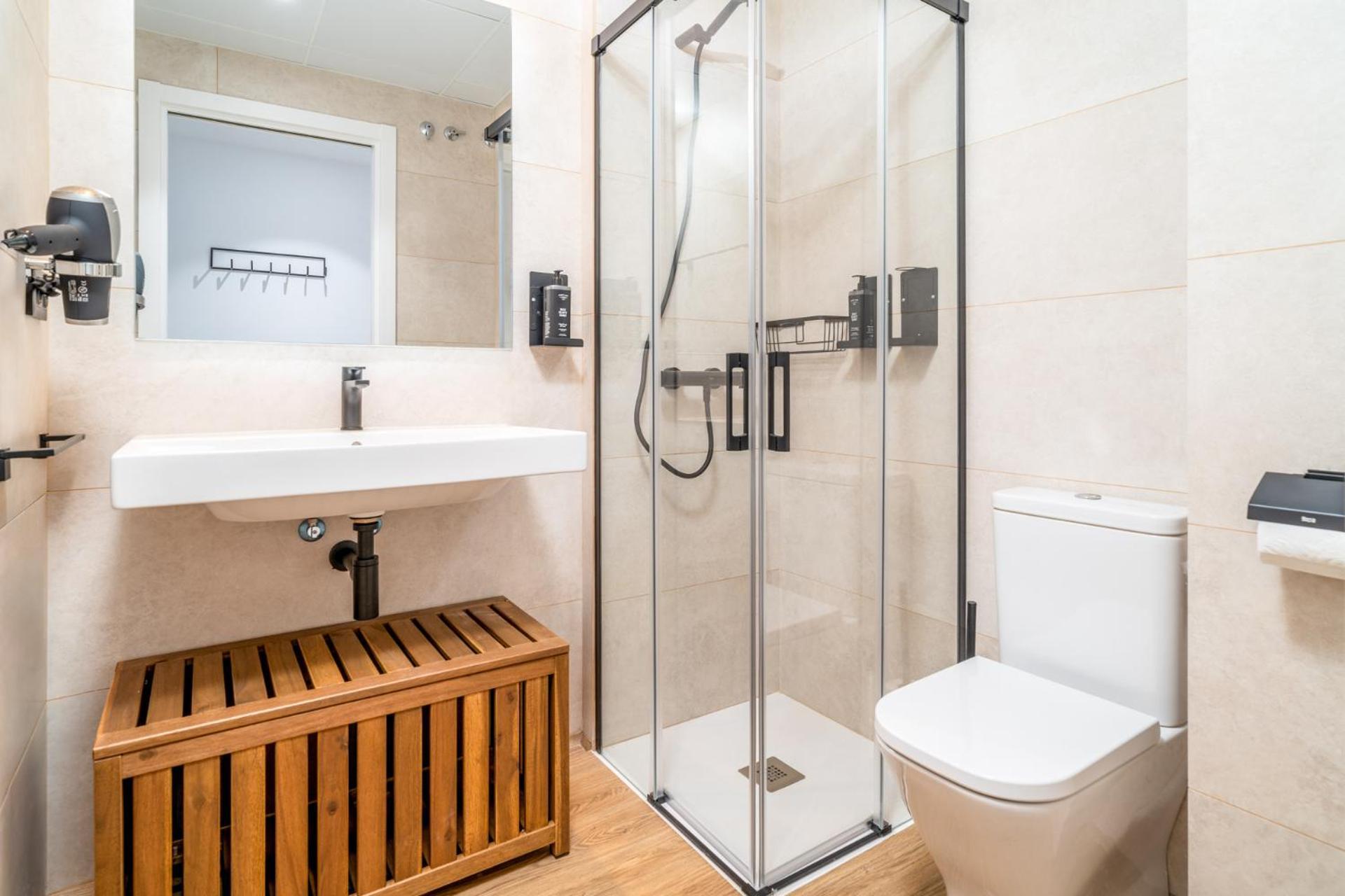Limehome Barcelona Placa Pirineus