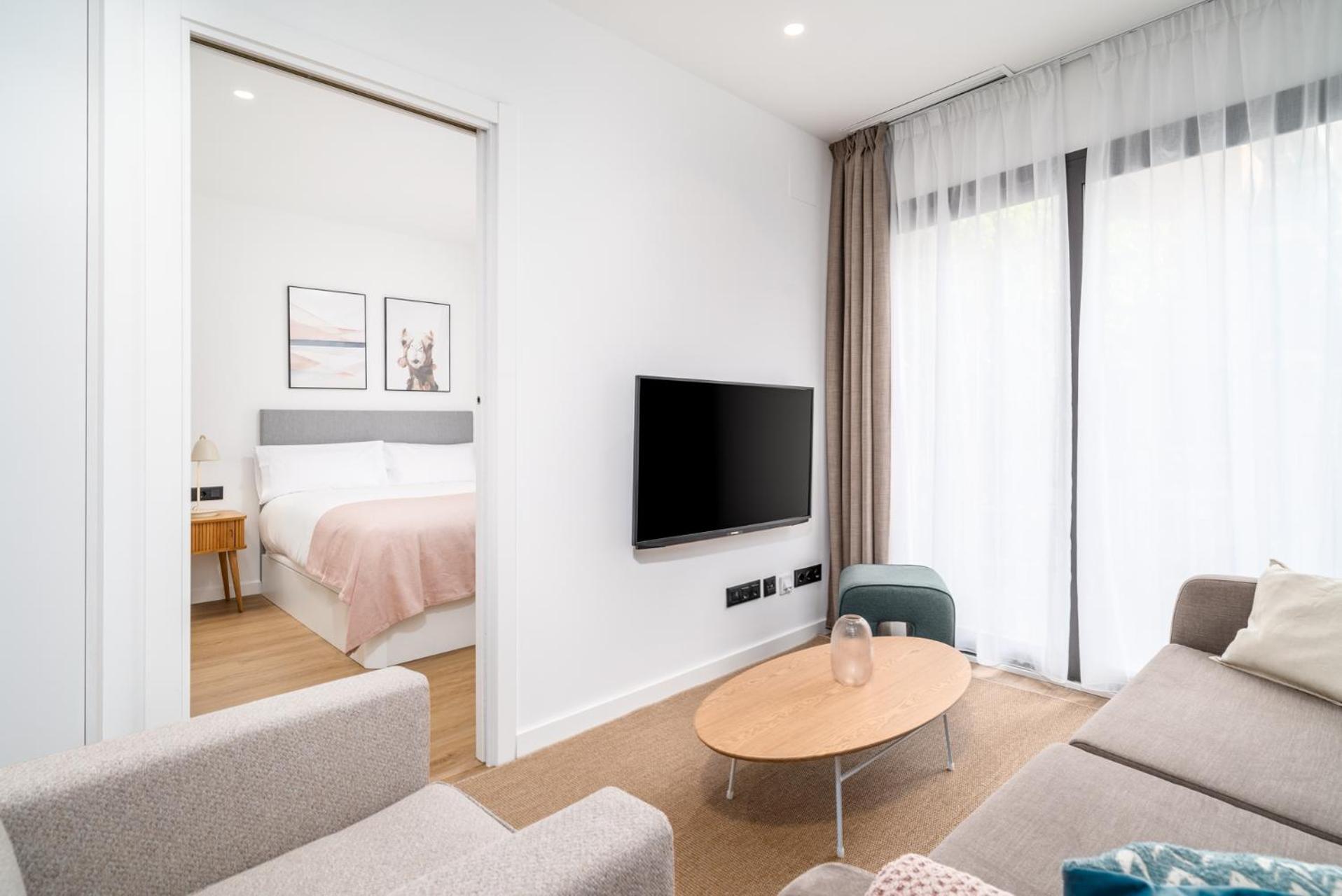 Limehome Barcelona Placa Pirineus *